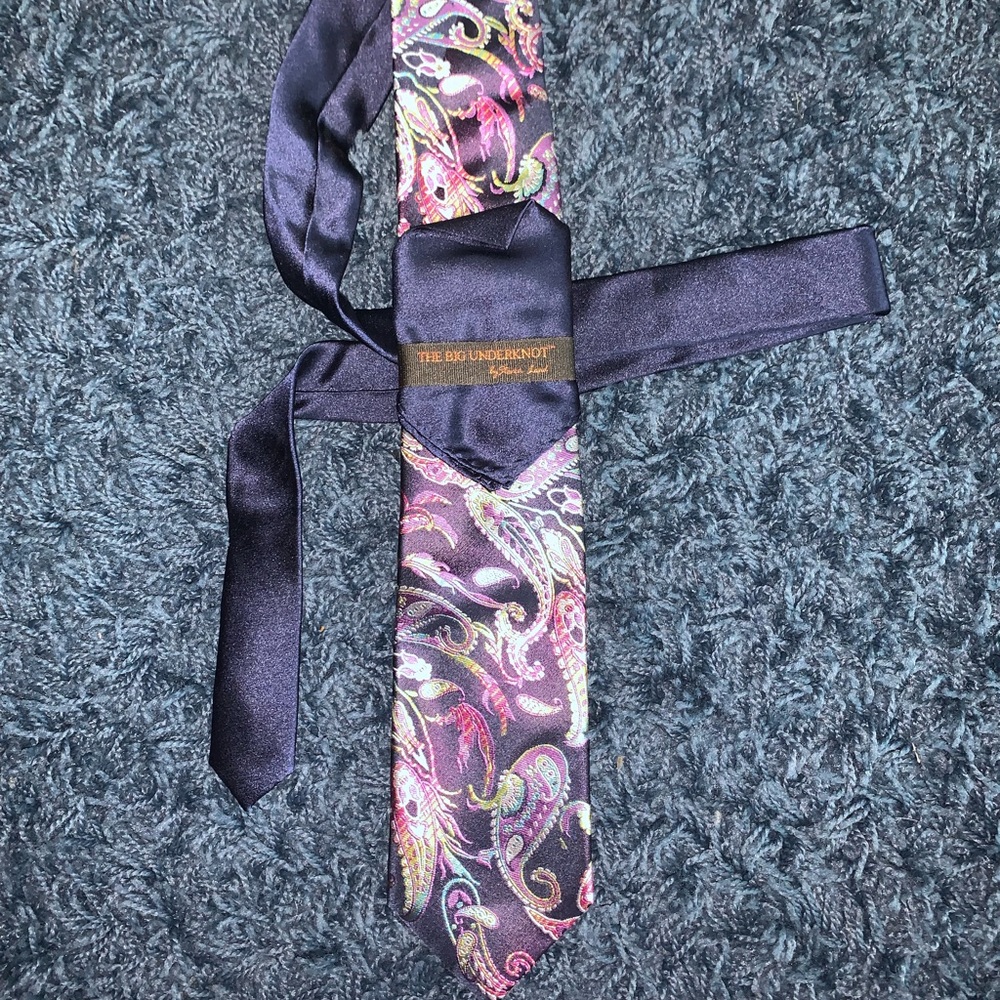 Luxury silk tie